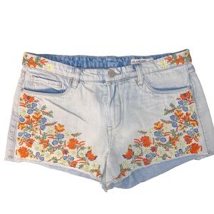 Blank NYC boho floral embroidered hiker denim cut off shorts, size 29 jeans